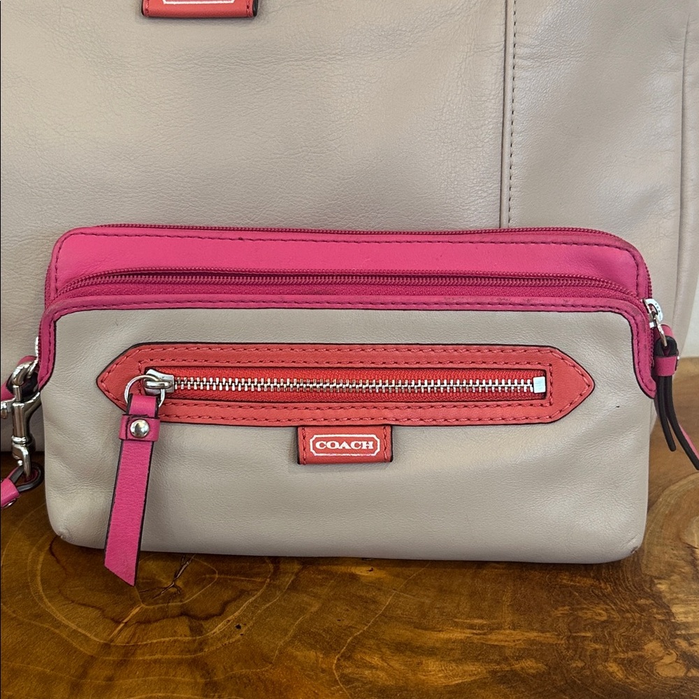 Coach Daisy Spectator Bag and Wristlet Set - Picture 3 of 15
